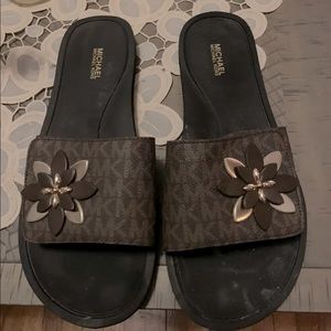 MICHAEL KORS SLIDES SIZE 11 WORN ONCE EXCLNT CONDITION! No box